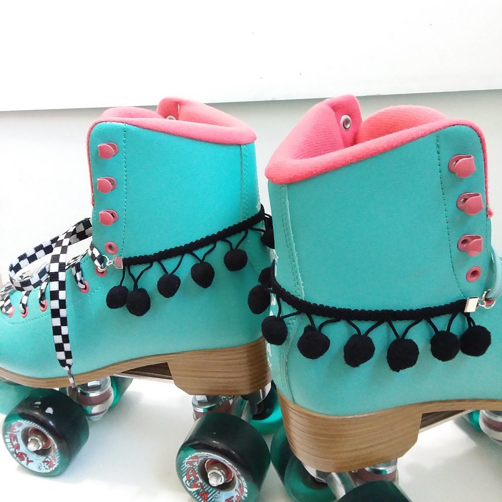 Pom-pom chain anklet for skates and boots
